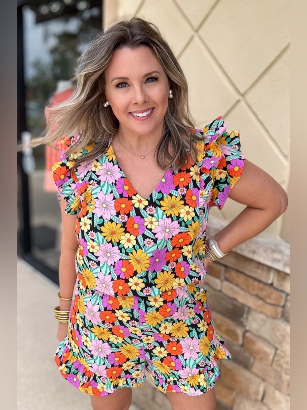 NWT UMGEE Groovy Retro Floral Romper V-Neck Flutter Ruffle Sleeve Black Multi M